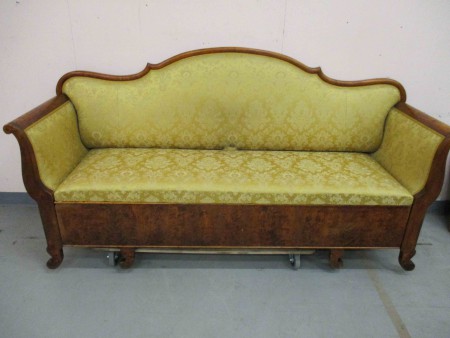 6778 - Sofa s uloznym prostorem pod sedakem zluty brokat  1920  D - 210 cm  -  PRODANO